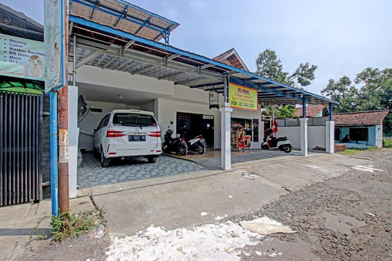 Oyo 91506 Kedai Cinta Guest House Cirebon Bagian luar foto