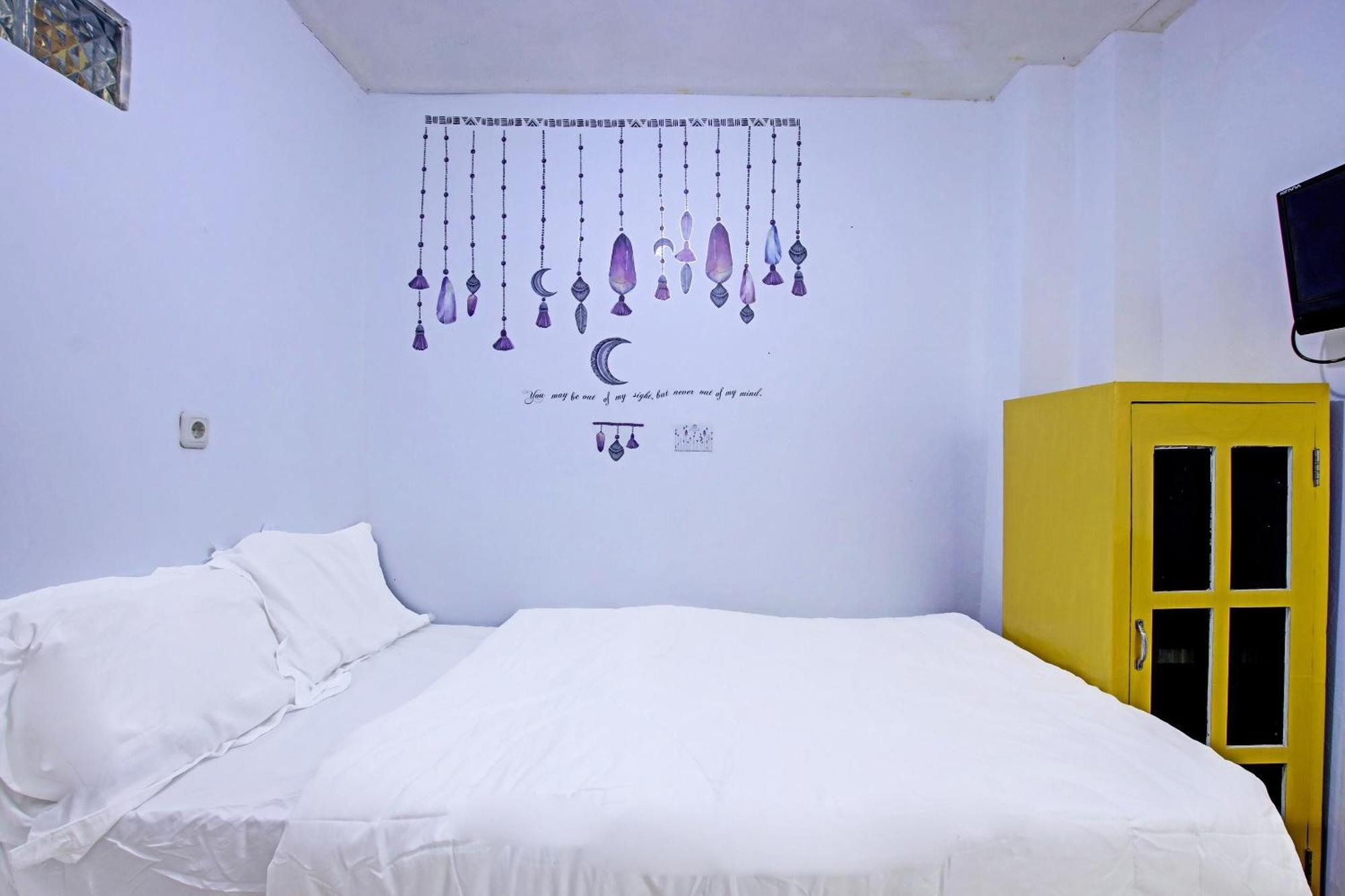 Oyo 91506 Kedai Cinta Guest House Cirebon Bagian luar foto