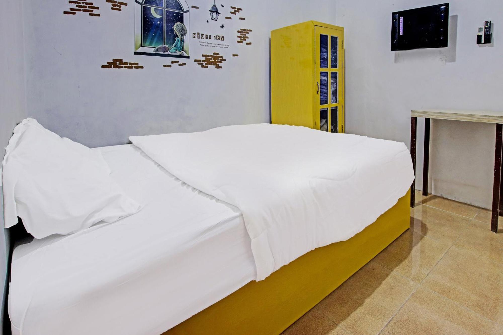 Oyo 91506 Kedai Cinta Guest House Cirebon Bagian luar foto