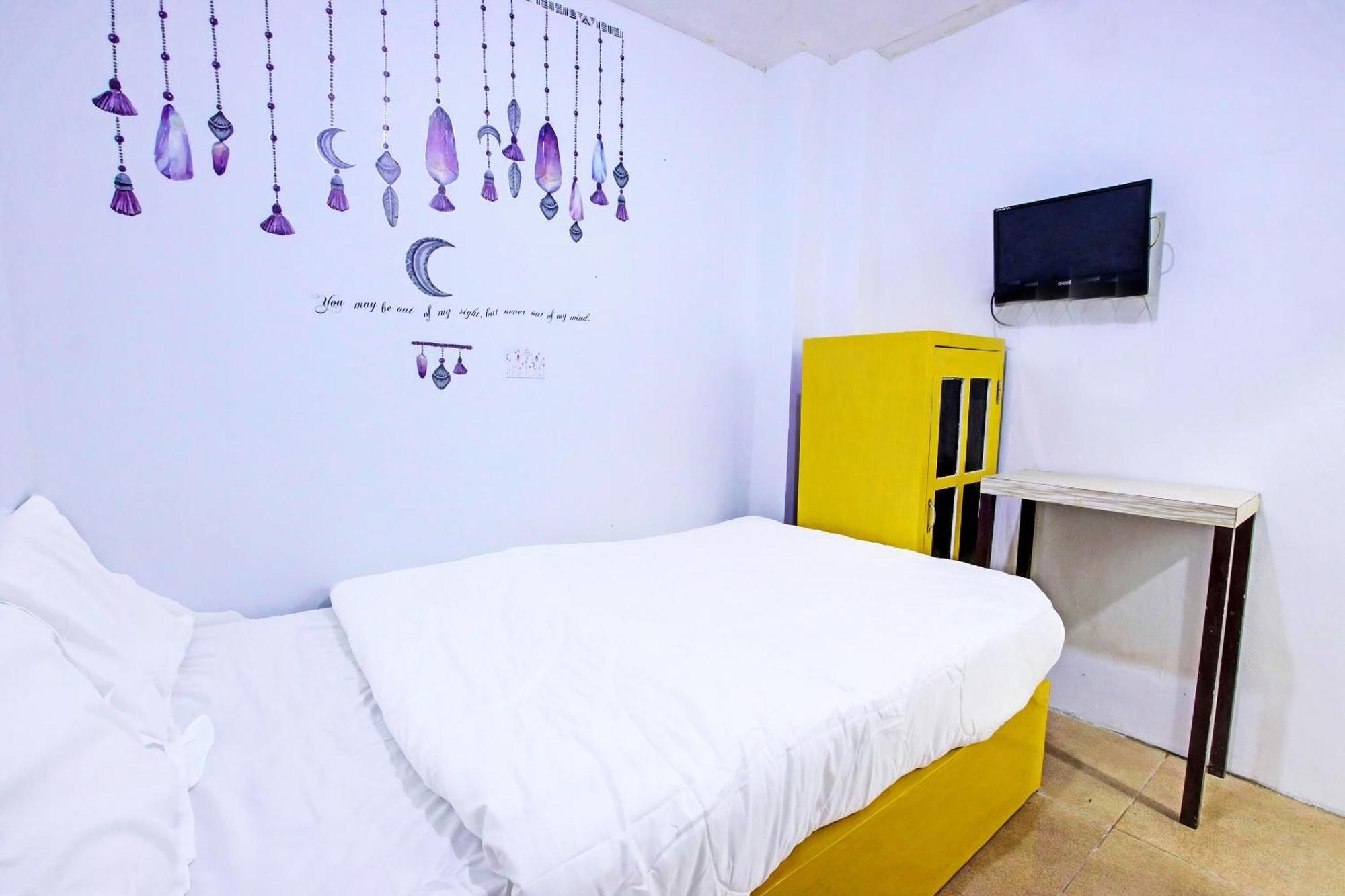 Oyo 91506 Kedai Cinta Guest House Cirebon Bagian luar foto