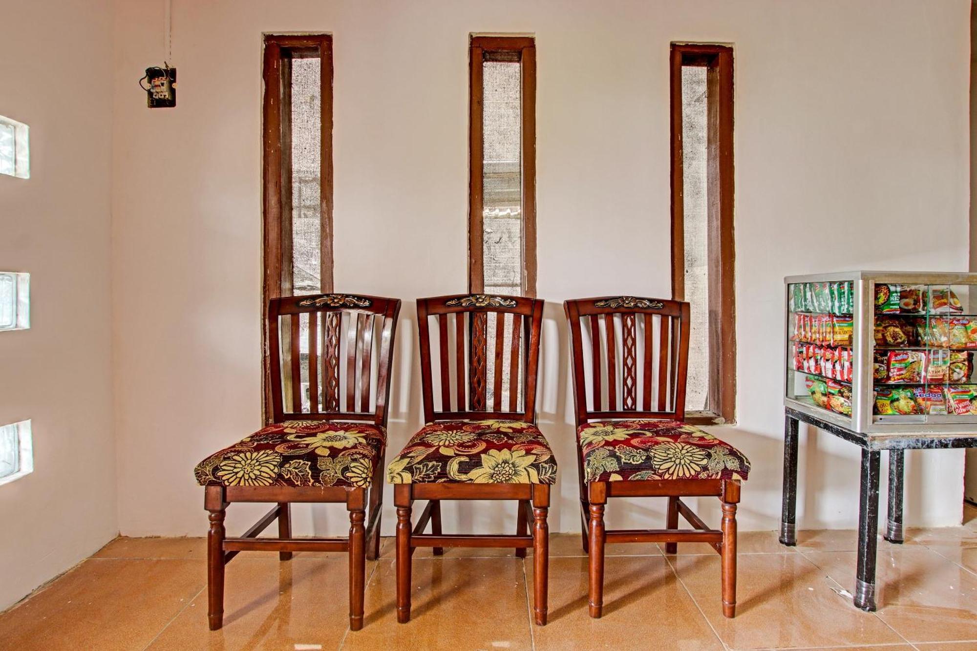 Oyo 91506 Kedai Cinta Guest House Cirebon Bagian luar foto